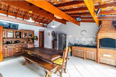 Casa à venda com 3 quartos, 235m² em Cidade São Francisco, São Paulo