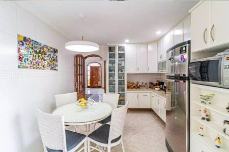 Casa à venda com 3 quartos, 235m² em Cidade São Francisco, São Paulo