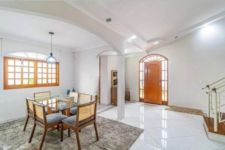 Casa à venda com 3 quartos, 235m² em Cidade São Francisco, São Paulo