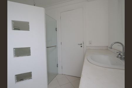Apartamento à venda com 286m², 4 quartos e 5 vagasBanheiro da Suíte 1