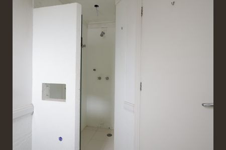 Apartamento à venda com 286m², 4 quartos e 5 vagasBanheiro da Suíte 2