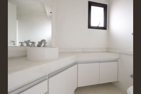 Apartamento à venda com 286m², 4 quartos e 5 vagasBanheiro da Suíte 2