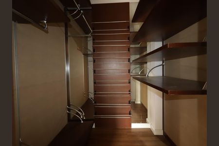 Apartamento à venda com 286m², 4 quartos e 5 vagasCloset da suíte 3