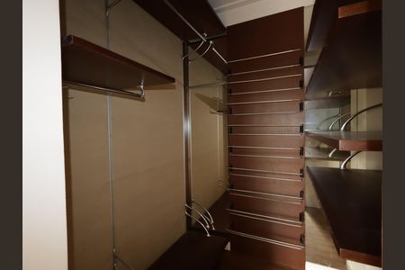 Apartamento à venda com 286m², 4 quartos e 5 vagasCloset da suíte 3