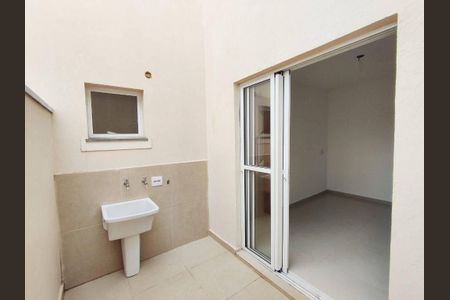 Casa à venda com 74m², 2 quartos e 1 vaga