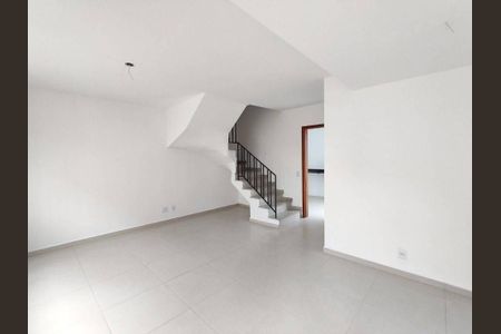 Casa à venda com 74m², 2 quartos e 1 vaga