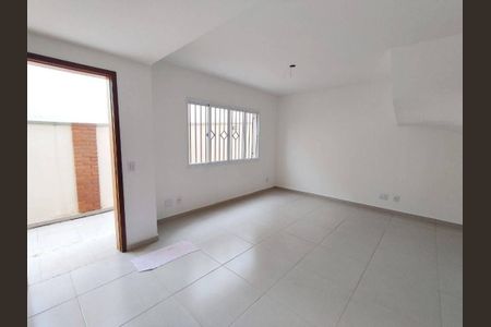 Casa à venda com 74m², 2 quartos e 1 vaga