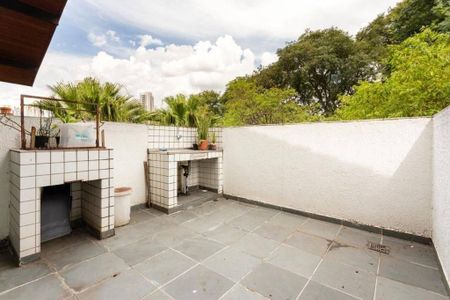 Casa à venda com 5 quartos, 340m² em Vila Pirajussara, São Paulo