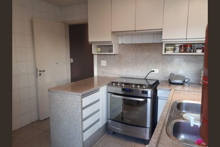 Casa à venda com 3 quartos, 230m² em Jardim Ester, São Paulo