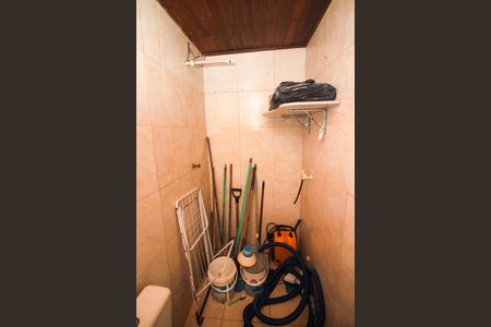 Casa à venda com 360m², 3 quartos e 5 vagas Casa à venda com 360m², 3 quartos e 5 vagasBanheiro 2