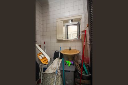 Casa à venda com 360m², 3 quartos e 5 vagas Casa à venda com 360m², 3 quartos e 5 vagasBanheiro de serviço
