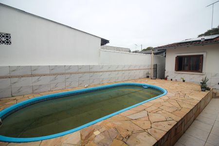 Casa à venda com 360m², 3 quartos e 5 vagas Casa à venda com 360m², 3 quartos e 5 vagasPiscina