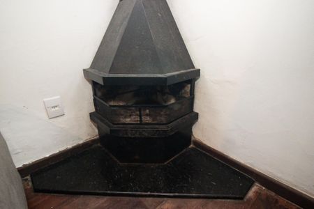 Detalhe da Sala - Lareira de casa à venda com 3 quartos, 360m² em Aberta dos Morros, Porto Alegre