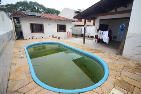 Casa à venda com 360m², 3 quartos e 5 vagas Casa à venda com 360m², 3 quartos e 5 vagasPiscina