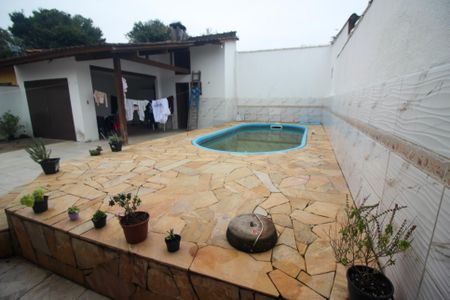 Casa à venda com 360m², 3 quartos e 5 vagas Casa à venda com 360m², 3 quartos e 5 vagasPiscina