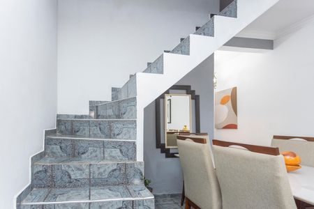 Casa para alugar com 213m², 3 quartos e 2 vagasEscada