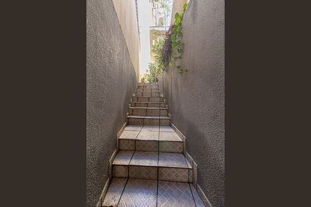 Casa à venda com 220m², 3 quartos e 4 vagasEscada