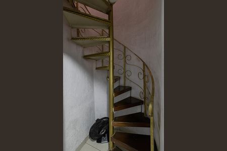 Casa à venda com 220m², 3 quartos e 4 vagasEscada