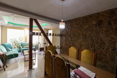 Casa à venda com 220m², 3 quartos e 4 vagasSala