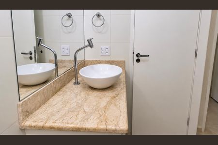 Casa para alugar com 105m², 3 quartos e 2 vagas Casa para alugar com 105m², 3 quartos e 2 vagasBanheiro social