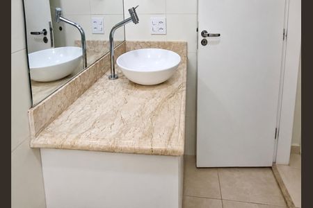 Casa para alugar com 105m², 3 quartos e 2 vagas Casa para alugar com 105m², 3 quartos e 2 vagasBanheiro social