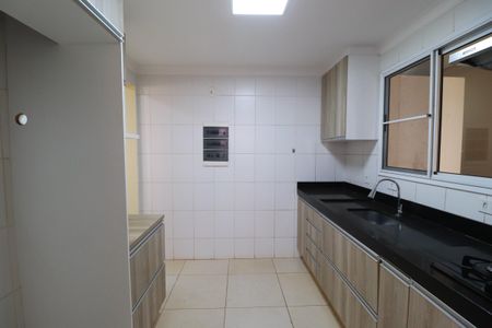 Casa para alugar com 105m², 3 quartos e 2 vagasCozinha 