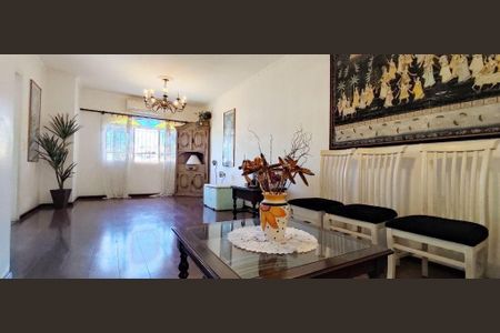 Casa à venda com 3 quartos, 210m² em Butantã, São Paulo