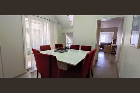 Casa à venda com 3 quartos, 200m² em Rio Pequeno, São Paulo