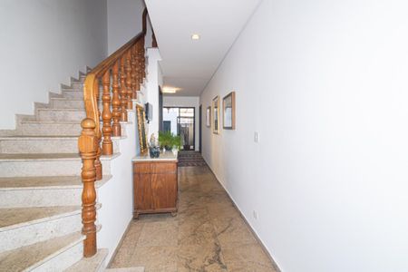 Corredor  de casa à venda com 3 quartos, 360m² em Indianópolis, São Paulo
