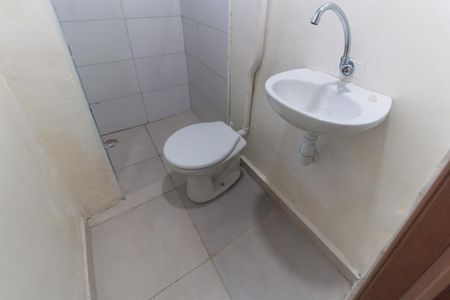 Casa para alugar com 49m², 2 quartos e sem vaga Casa para alugar com 49m², 2 quartos e sem vagaBanheiro