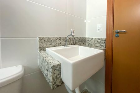 Apartamento para alugar com 54m², 2 quartos e 1 vaga Apartamento para alugar com 54m², 2 quartos e 1 vagaBanheiro da Suíte 1