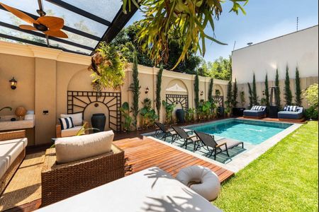 Casa à venda com 3 quartos, 329m² em Jardim Guedala, São Paulo