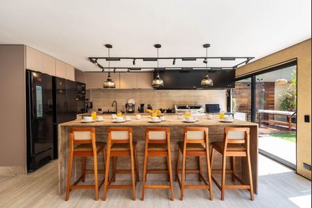 Casa à venda com 3 quartos, 329m² em Jardim Guedala, São Paulo