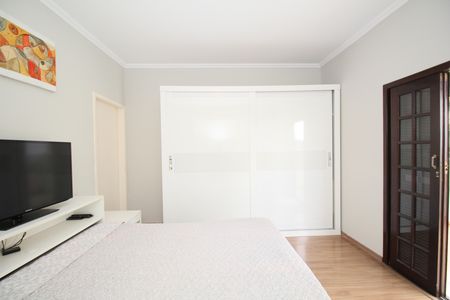 Casa à venda com 189m², 3 quartos e 2 vagasSuíte