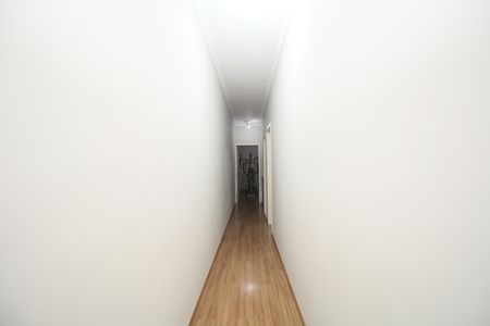 Casa à venda com 189m², 3 quartos e 2 vagasCorredor