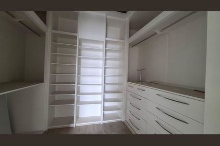 Apartamento para alugar com 192m², 3 quartos e 2 vagas Apartamento para alugar com 192m², 3 quartos e 2 vagasCloset Quarto 1 suíte