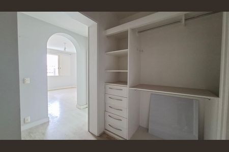 Apartamento para alugar com 192m², 3 quartos e 2 vagas Apartamento para alugar com 192m², 3 quartos e 2 vagasCloset Quarto 1 suíte