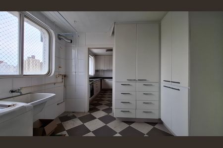 Apartamento para alugar com 192m², 3 quartos e 2 vagas Apartamento para alugar com 192m², 3 quartos e 2 vagasÁrea de Serviço