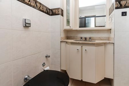 Apartamento para alugar com 217m², 3 quartos e 3 vagas Apartamento para alugar com 217m², 3 quartos e 3 vagasBanheiro da Suíte 2
