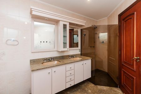 Apartamento para alugar com 217m², 3 quartos e 3 vagas Apartamento para alugar com 217m², 3 quartos e 3 vagasBanheiro da Suíte 1