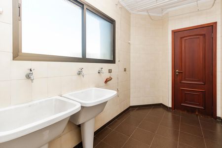 Apartamento para alugar com 217m², 3 quartos e 3 vagas Apartamento para alugar com 217m², 3 quartos e 3 vagasÁrea de Serviço