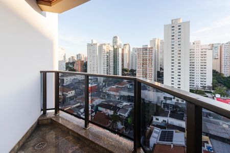 Apartamento para alugar com 217m², 3 quartos e 3 vagas Apartamento para alugar com 217m², 3 quartos e 3 vagasVaranda da Suíte 1