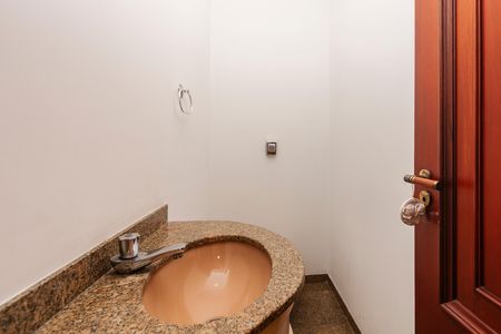Apartamento para alugar com 217m², 3 quartos e 3 vagas Apartamento para alugar com 217m², 3 quartos e 3 vagasLavabo