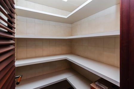 Apartamento para alugar com 217m², 3 quartos e 3 vagas Apartamento para alugar com 217m², 3 quartos e 3 vagasDespensa