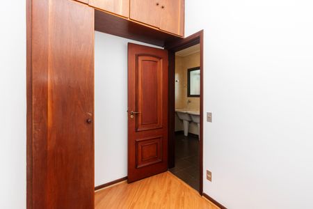 Apartamento para alugar com 217m², 3 quartos e 3 vagas Apartamento para alugar com 217m², 3 quartos e 3 vagasQuarto de Serviço
