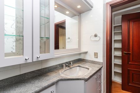 Apartamento para alugar com 217m², 3 quartos e 3 vagas Apartamento para alugar com 217m², 3 quartos e 3 vagasBanheiro da Suíte 3