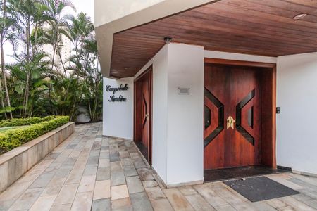 Apartamento para alugar com 217m², 3 quartos e 3 vagas Apartamento para alugar com 217m², 3 quartos e 3 vagasEntrada