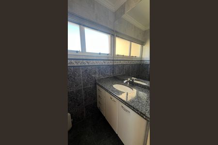 Apartamento para alugar com 184m², 3 quartos e 4 vagas
