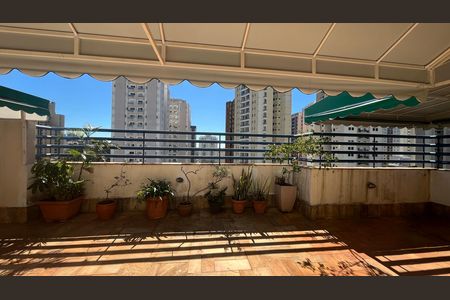 Apartamento para alugar com 184m², 3 quartos e 4 vagas