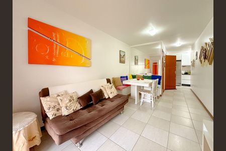 Sala de TV de apartamento para alugar com 2 quartos, 62m² em Canasvieiras, Florianópolis